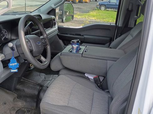 Used 2023 Ford F250 XL w/ XL Chrome Package RWD image 3