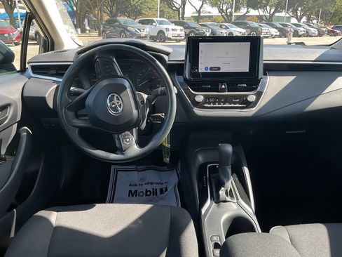 Used 2025 Toyota Corolla LE FWD image 11