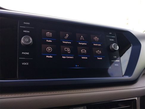 Used 2024 Volkswagen Taos SE w/ Black Wheel Package image 15