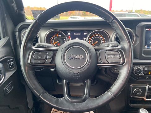 Used 2022 Jeep Gladiator Willys image 19