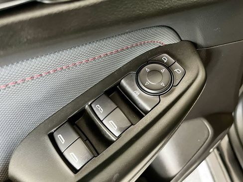 Used 2021 Chevrolet TrailBlazer RS w/ Technology Package FWD image 18