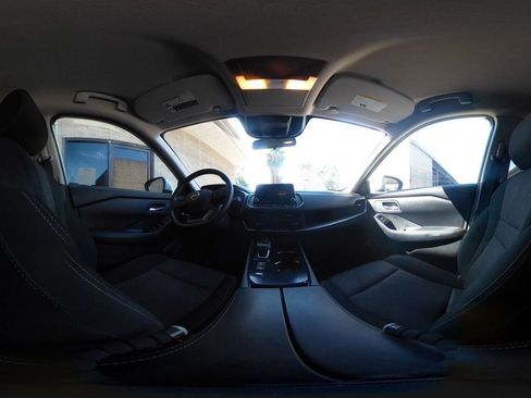 Used 2025 Nissan Rogue SV FWD image 38