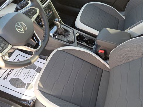 New 2026 Volkswagen Taos SE image 15