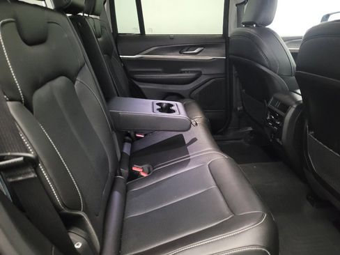 Used 2023 Jeep Grand Cherokee Limited w/ Luxury Tech Group II AWD/4WD image 19