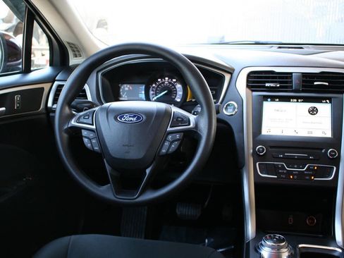 Used 2018 Ford Fusion SE w/ Fusion SE Technology Package FWD image 15