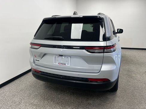 Used 2024 Jeep Grand Cherokee Altitude image 6