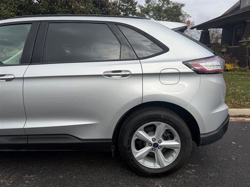 Used 2017 Ford Edge SE image 11