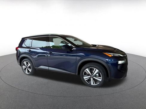 Used 2026 Nissan Rogue SL FWD image 2