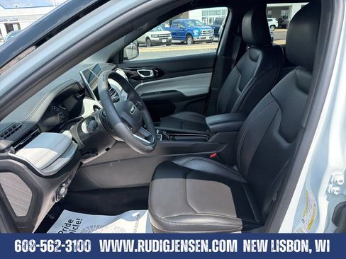Used 2025 Jeep Compass Limited AWD/4WD image 9