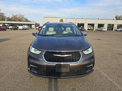 Used 2021 Chrysler Pacifica Limited w/ Premium & Safety Sphere Group image 2