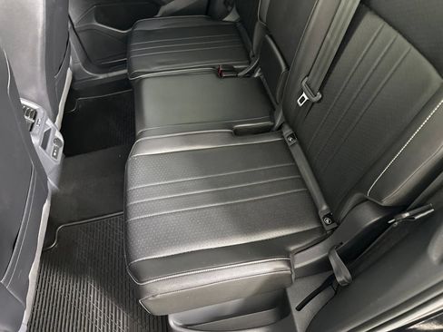 Used 2022 Volkswagen Tiguan SE w/ Panoramic Sunroof Package AWD/4WD image 24