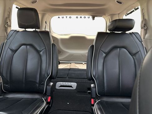 Certified 2023 Chrysler Pacifica Limited image 16