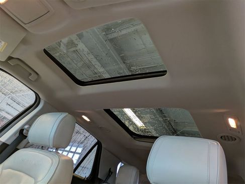 Used 2016 Ford Explorer Platinum image 17