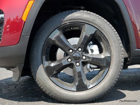 New 2025 Jeep Grand Cherokee Limited w/ Black Appearance Package image 21