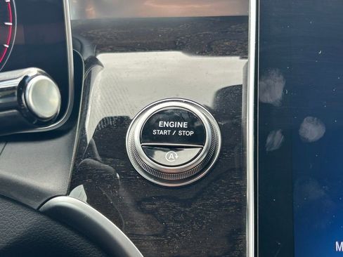 Used 2025 Mercedes-Benz GLC 300 4MATIC image 44