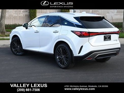 Used 2025 Lexus RX 350h w/ Convenience Package image 4