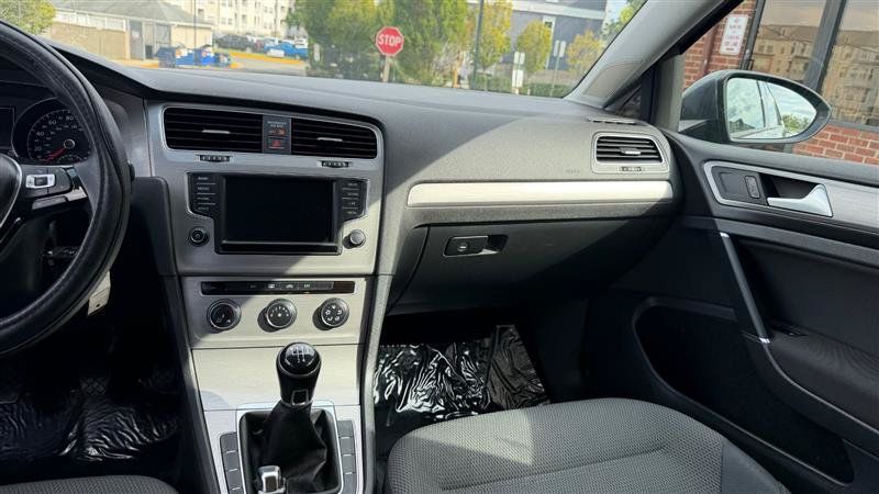 Used 2016 Volkswagen Golf S FWD image 21
