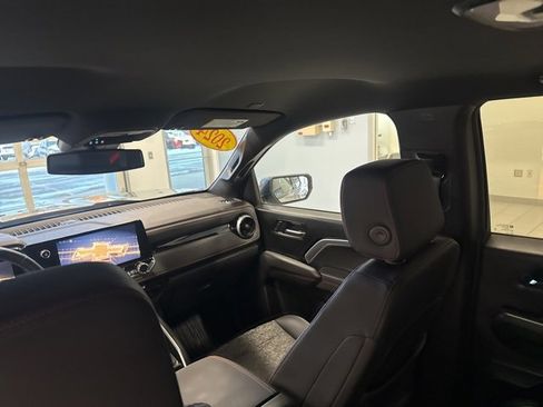 Used 2024 Chevrolet Colorado Z71 image 30