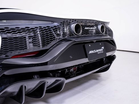 Used 2023 McLaren Artura RWD image 11