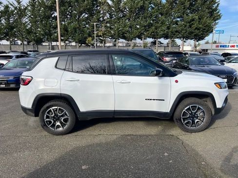 Used 2024 Jeep Compass Trailhawk image 6