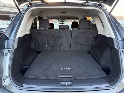 Used 2023 Nissan Rogue S image 31