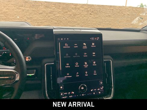 Certified 2025 GMC Yukon Denali image 9