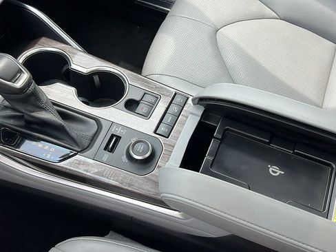 Certified 2021 Toyota Highlander Platinum image 21