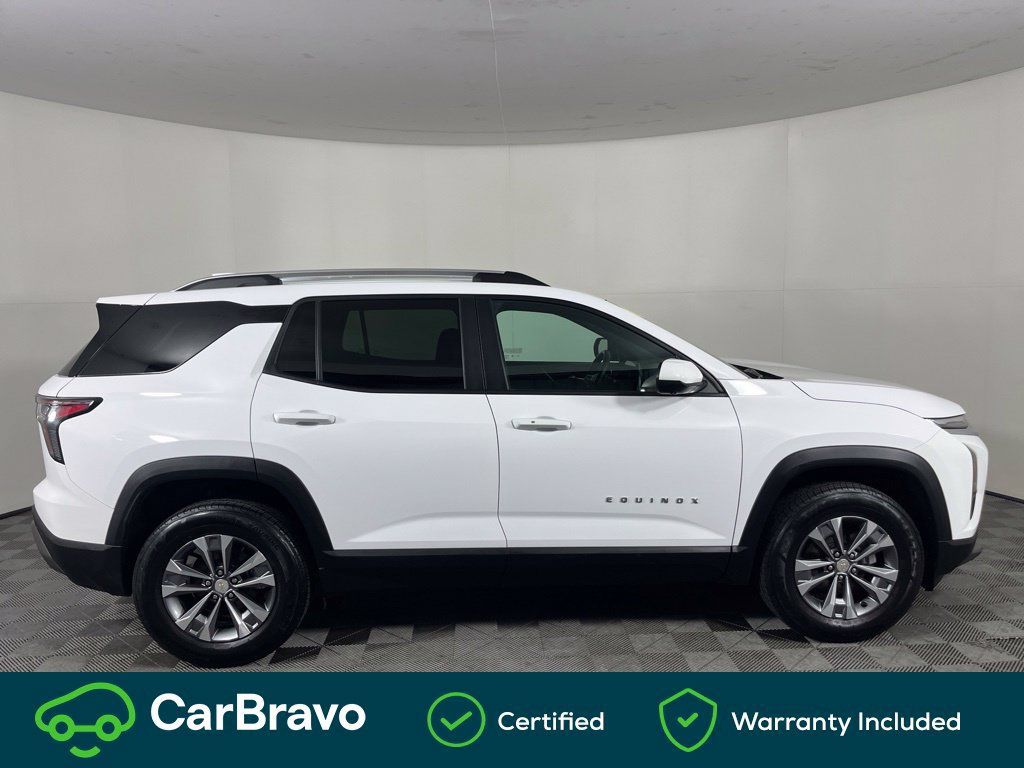 Used 2025 Chevrolet Equinox LT w/ Convenience Package II FWD image 3