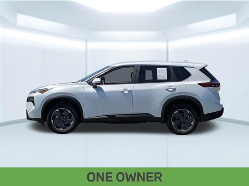 Used 2024 Nissan Rogue SV AWD/4WD image 2