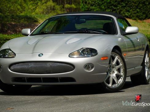 Used 2005 Jaguar XK8 Convertible image 16