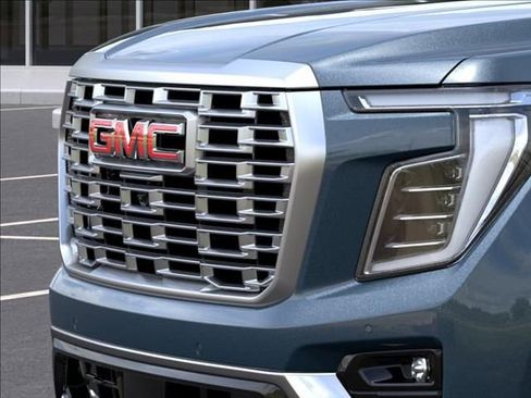 New 2026 GMC Yukon Denali w/ Denali Reserve Package AWD/4WD image 13