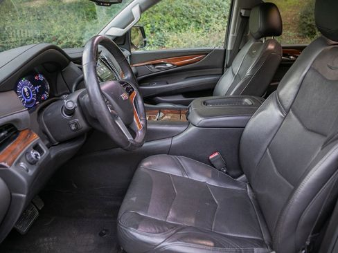 Used 2018 Cadillac Escalade 2WD image 22