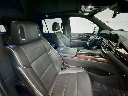 Used 2022 Cadillac Escalade Premium Luxury AWD/4WD image 31