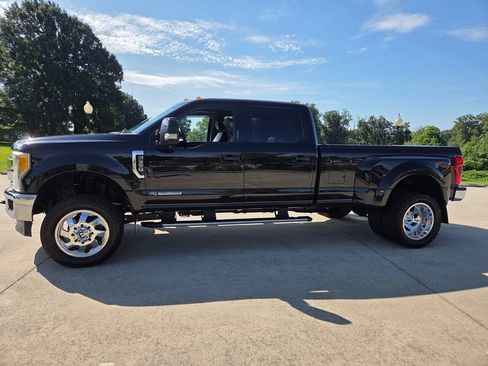 Used 2017 Ford F350 Lariat w/ Lariat Ultimate Package AWD/4WD image 2