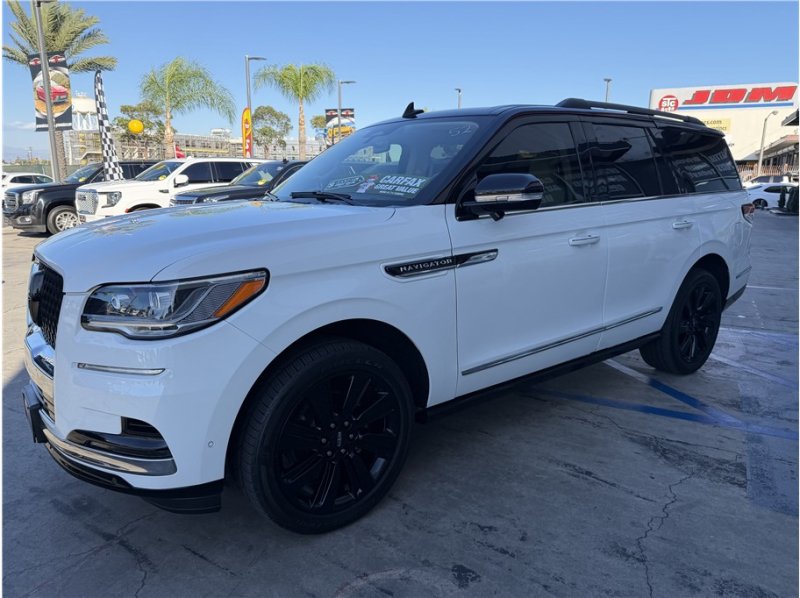 Used 2022 Lincoln Navigator Black Label AWD/4WD image 3