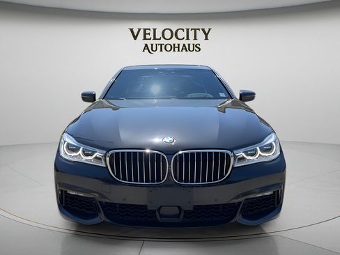 Used 2019 BMW 750i xDrive w/ Executive Package AWD/4WD image 2