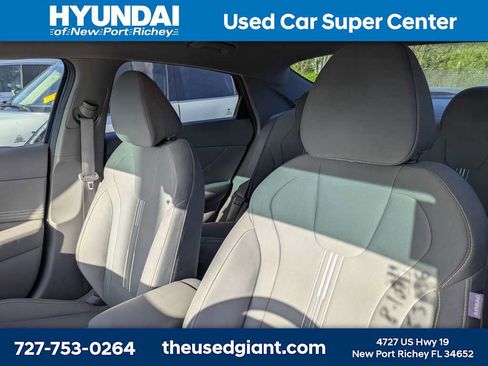 Used 2021 Hyundai Elantra SEL w/ Convenience Package FWD image 3
