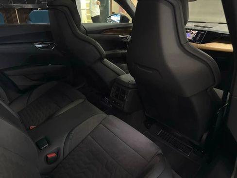 Used 2022 Audi e-tron GT Premium Plus AWD/4WD image 39