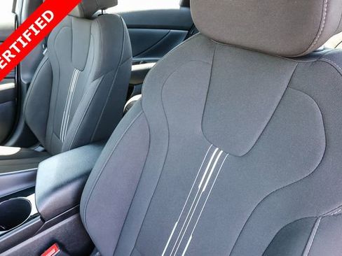 Certified 2025 Hyundai Elantra SEL FWD image 29