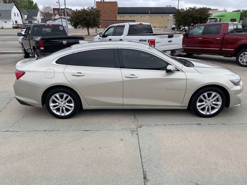 Used 2016 Chevrolet Malibu LT w/ Leather Package FWD image 5