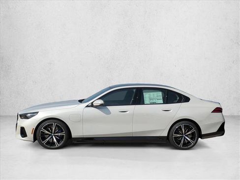 New 2027 BMW 550e xDrive w/ Executive Package AWD/4WD image 5