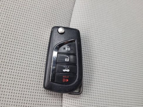 Used 2021 Toyota Corolla LE FWD image 32