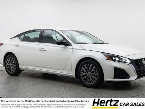 Used 2025 Nissan Altima 2.5 SV FWD image 1