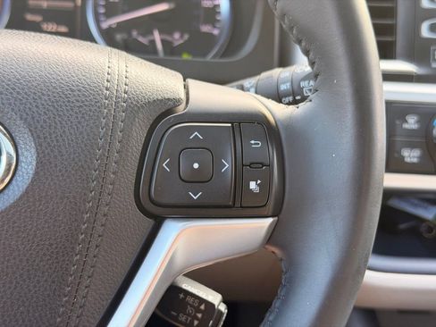 Used 2016 Toyota Highlander Limited FWD image 32