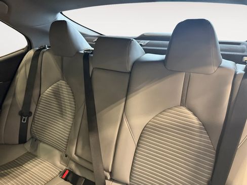 Used 2019 Toyota Camry SE FWD image 14