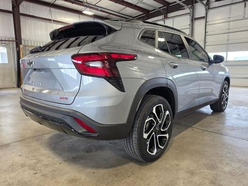 New 2026 Chevrolet Trax RS w/ Sunroof Package FWD image 5