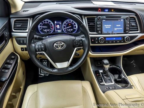 Used 2018 Toyota Highlander Limited image 16