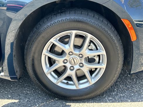 Used 2025 Chrysler Pacifica Select FWD image 7