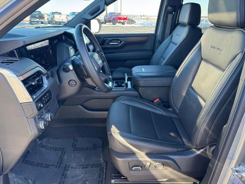 Certified 2025 GMC Yukon XL Denali image 5