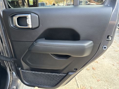 Used 2020 Jeep Gladiator Overland w/ Safety Group image 18